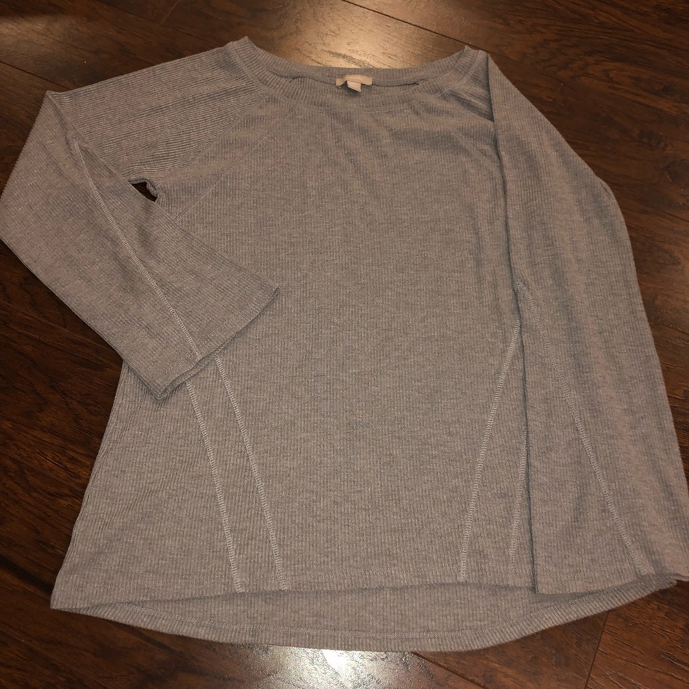 Grey long sleeve shirt